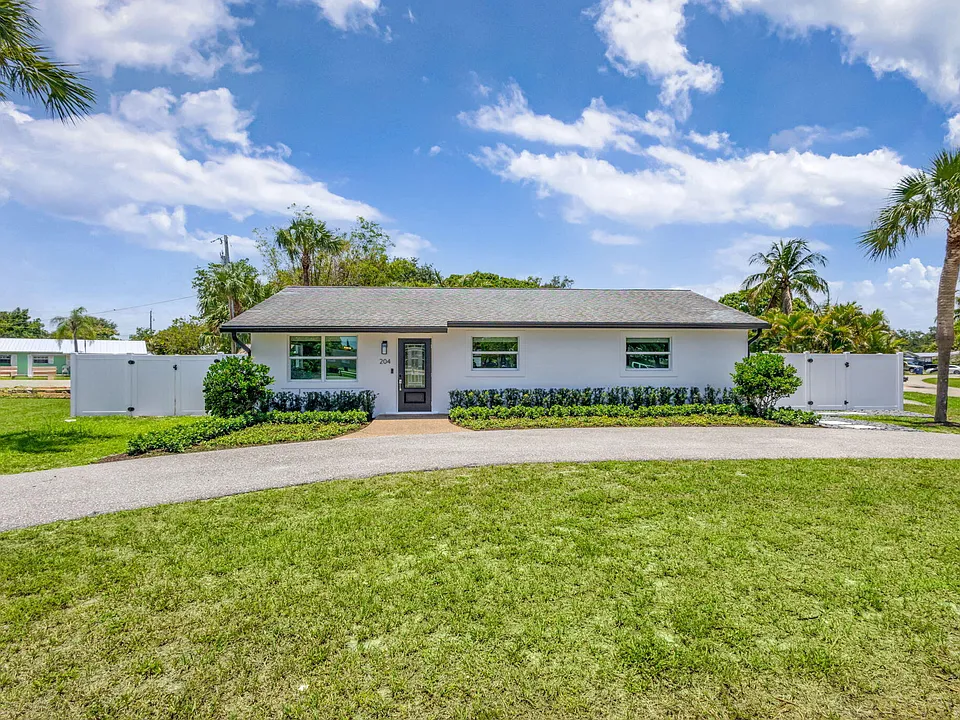 204 W Whitney Dr