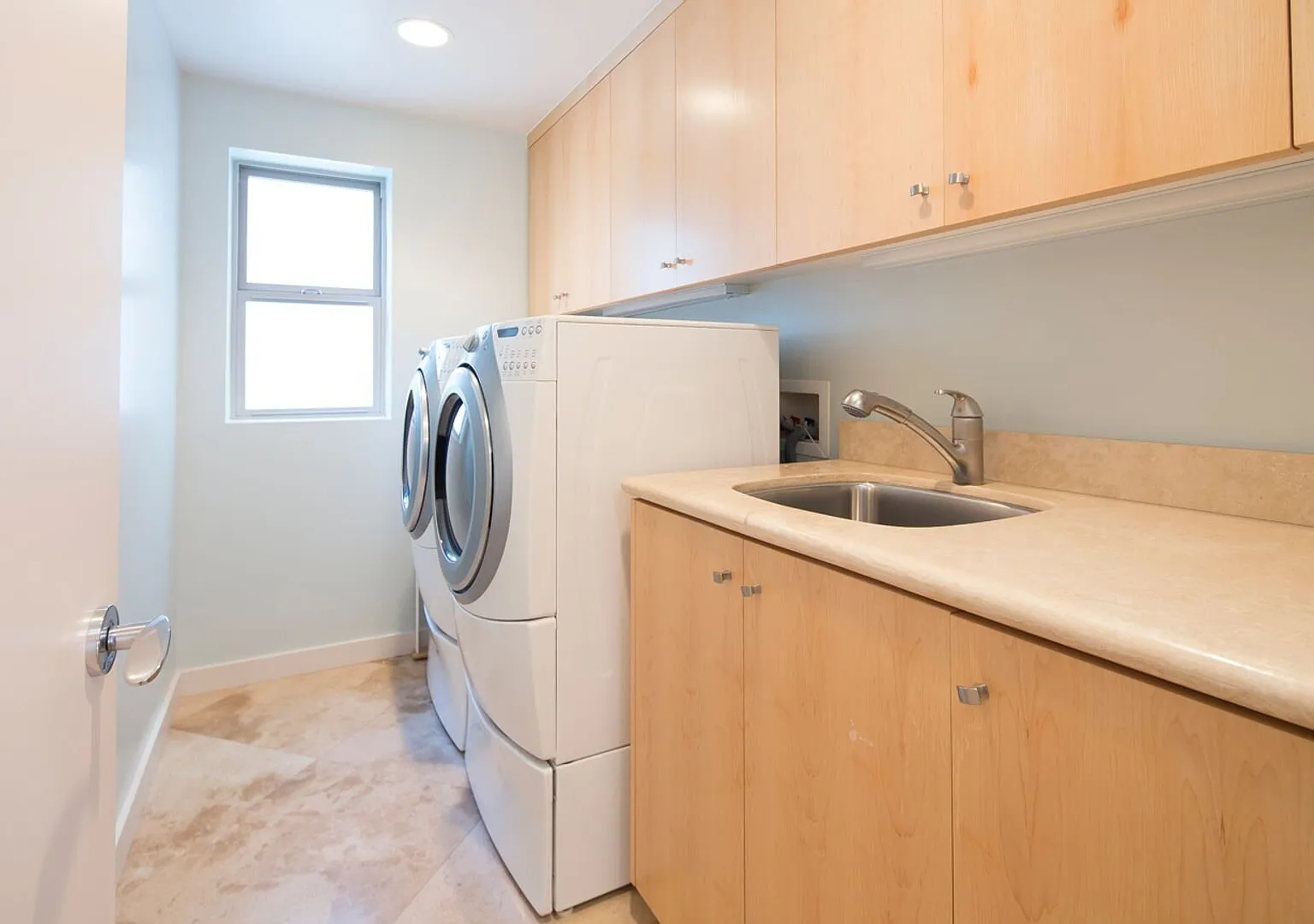 4 Bedroom + 3 Bathroom Home | Hollywood Beach | Oxnard | Monthly Furnished Rental — Photo 3