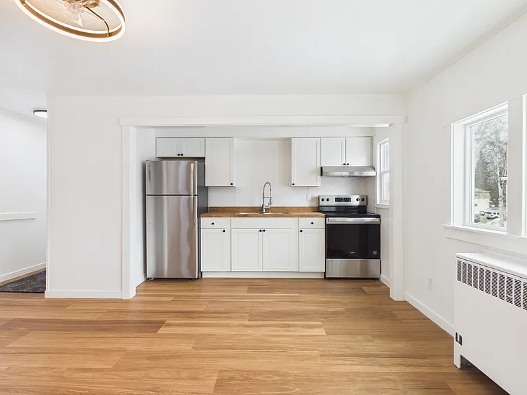 926 Gilmore St #B — Photo 5