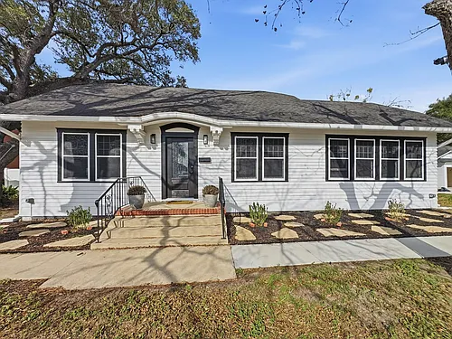 208 W Goodwin Ave Photo 1