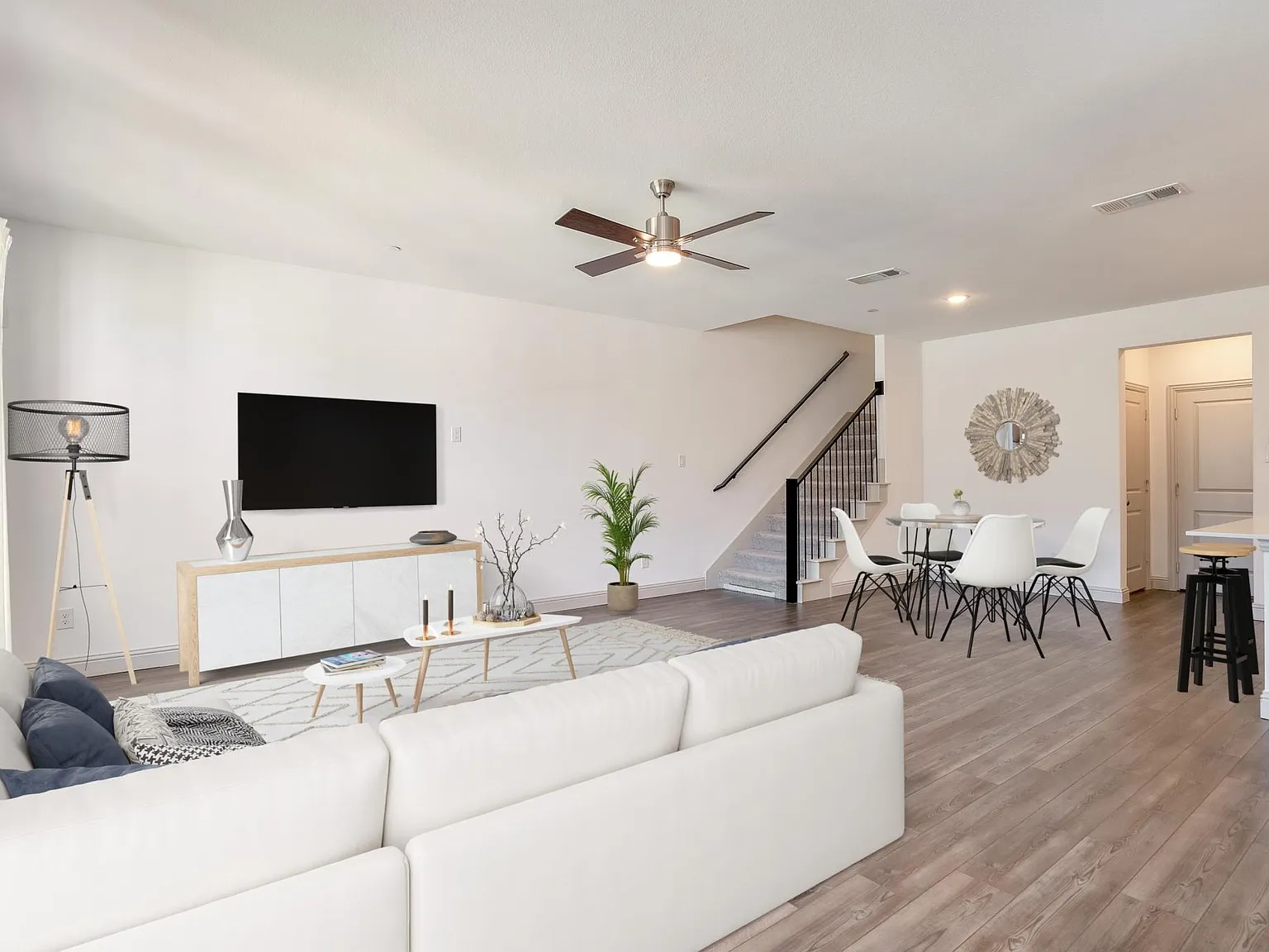 8804 Samara St — Photo 3