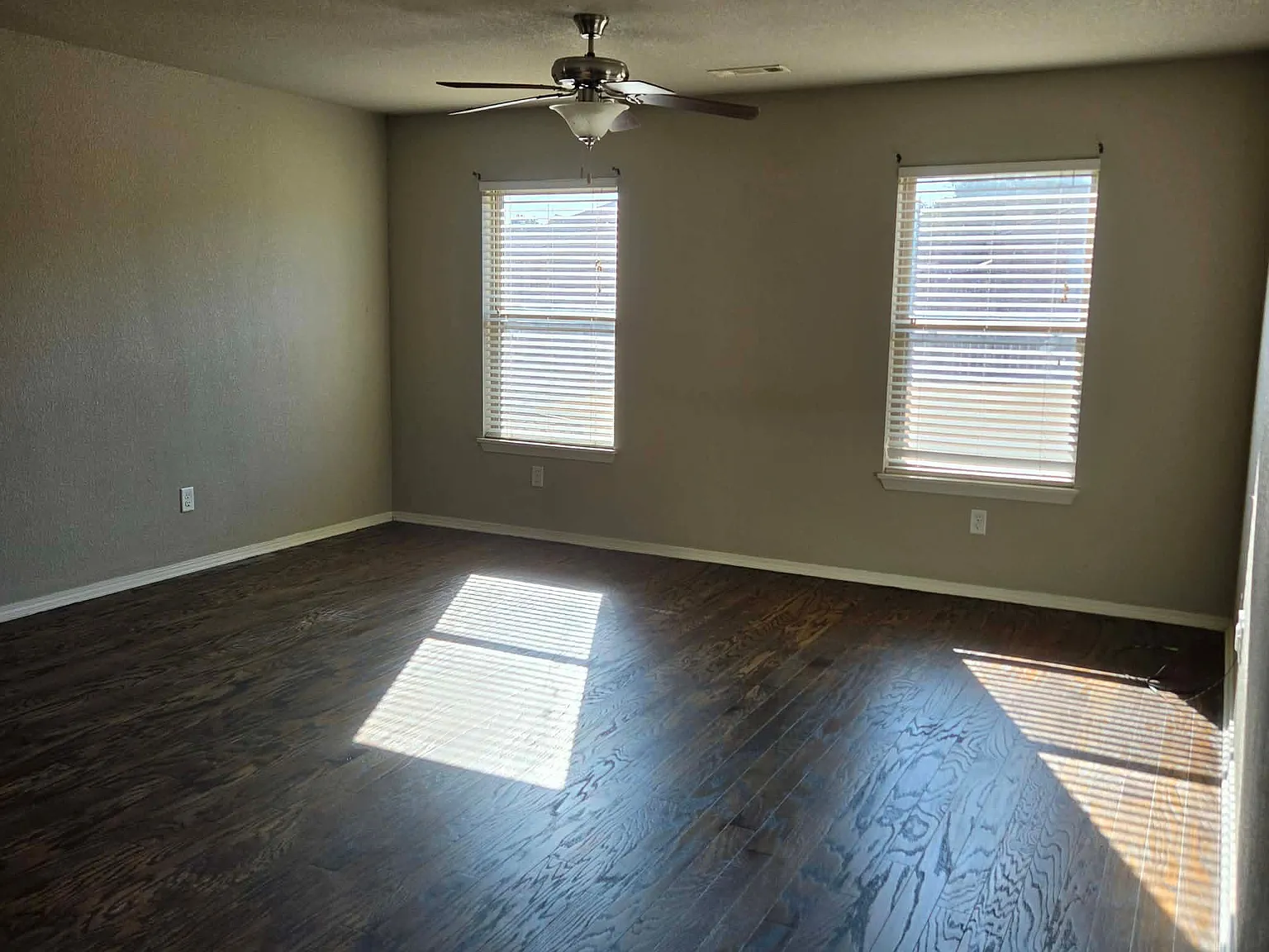 3 bed, 2.0 bath, 1537 sqft, $1,675 — Photo 3