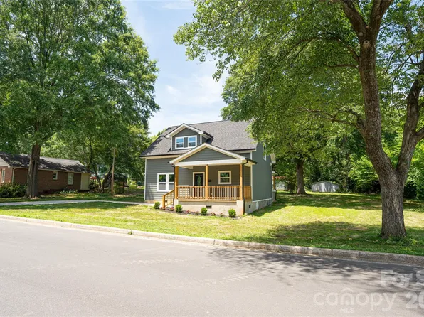 209 E Dixon St, Lincolnton, NC 28092