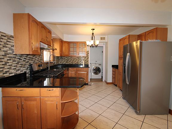 4th image of 6019 W 87th St