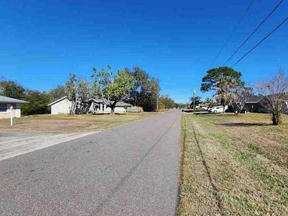 Exterior Neighborhood (street photo)