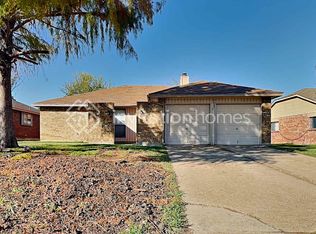 2650 Fairmont Dr, Grand Prairie, TX 75052