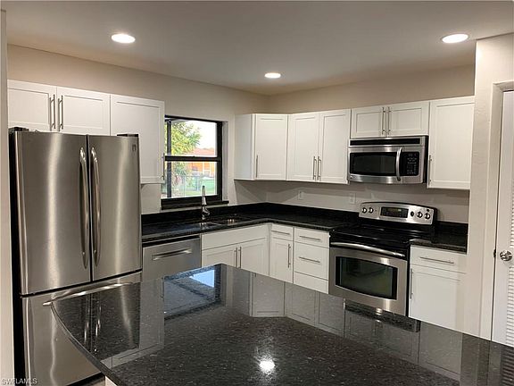 5th image of 227 SE Santa Barbara Pl