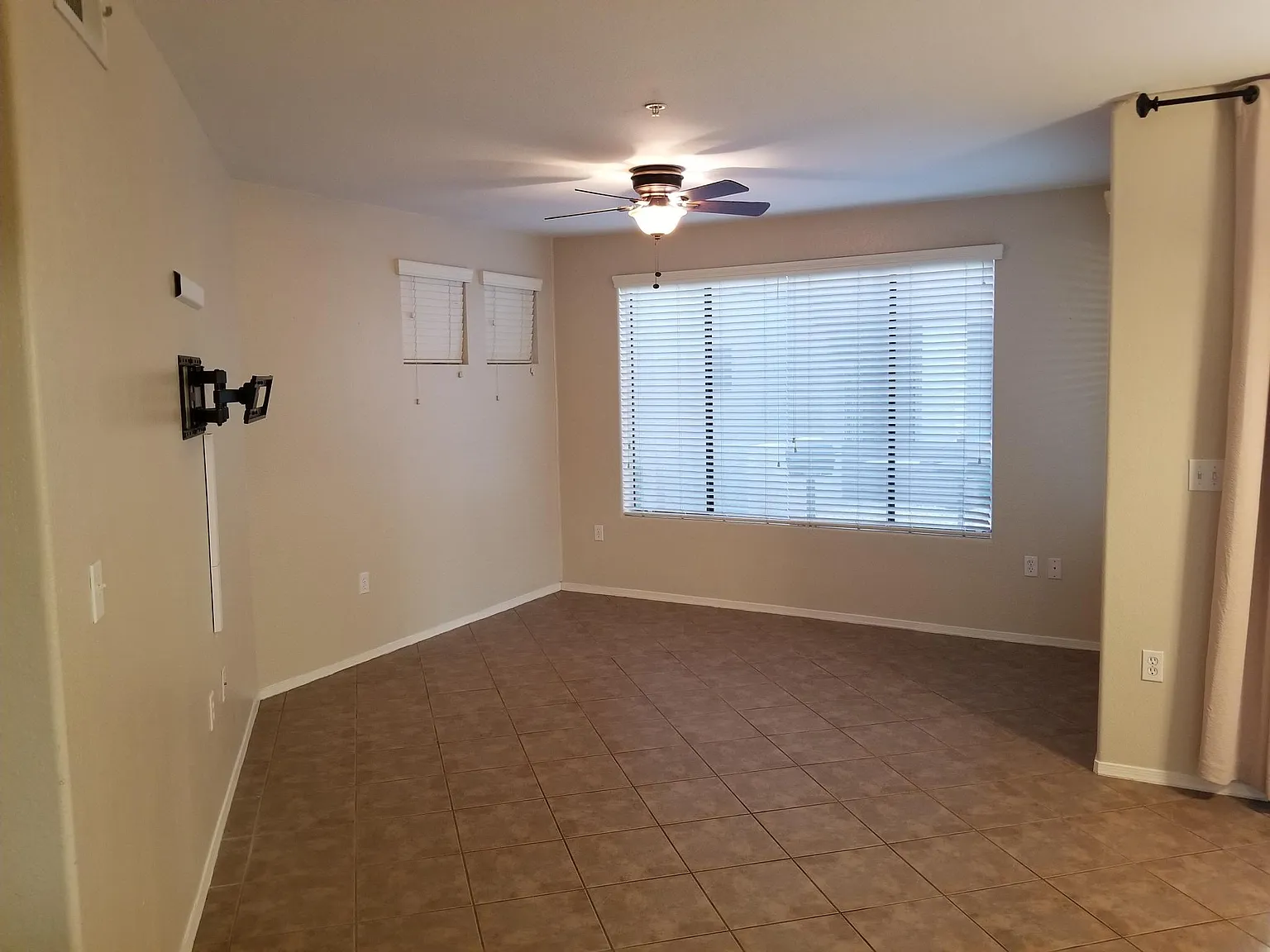 2 bed, 989 sqft, $1,500 — Photo 3