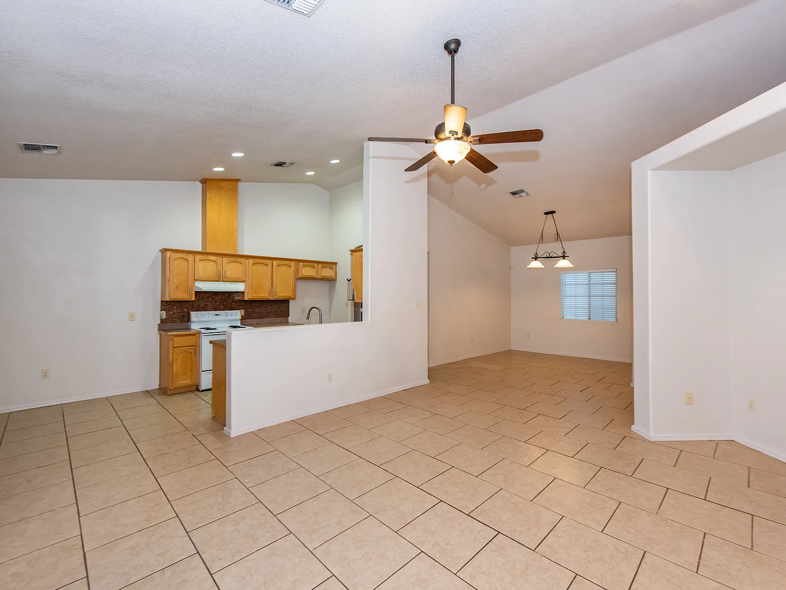 4 Bed 2 Bath Rental in Yuma AZ! — Photo 3