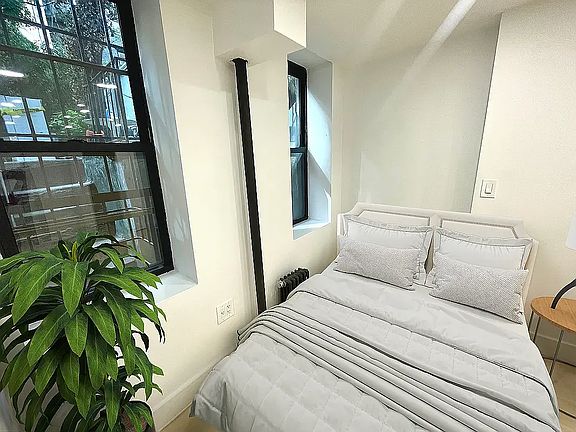 3rd image of 413 E 9th St #1P