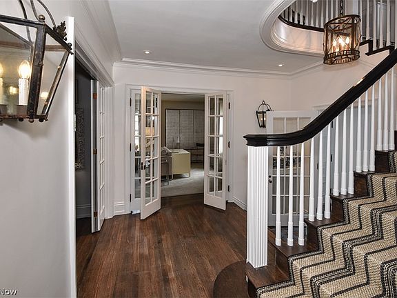 2nd image of 1109 Forest Rd