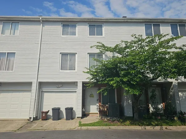 152 Emily Ln, Staten Island, NY 10312