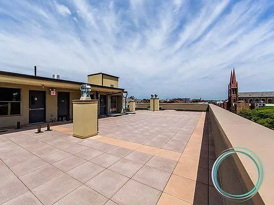 Rented by EXR | media 9