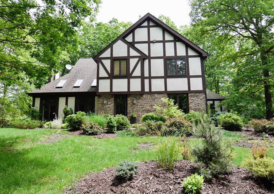 1st image of 2882 Riverwoods Ct