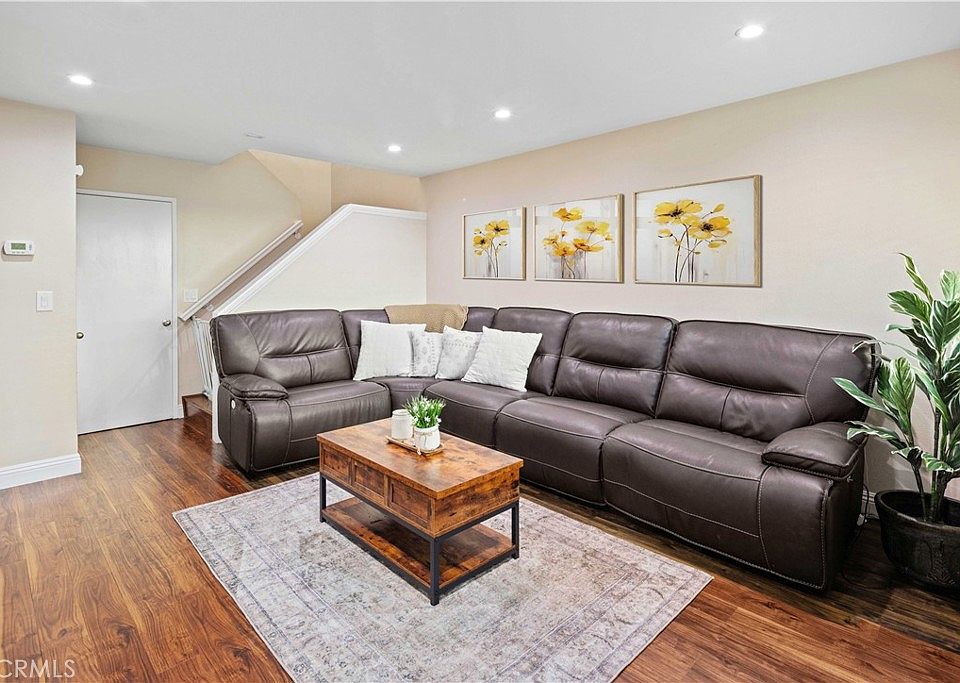 1st image of 23540 Newhall Ave APT 4