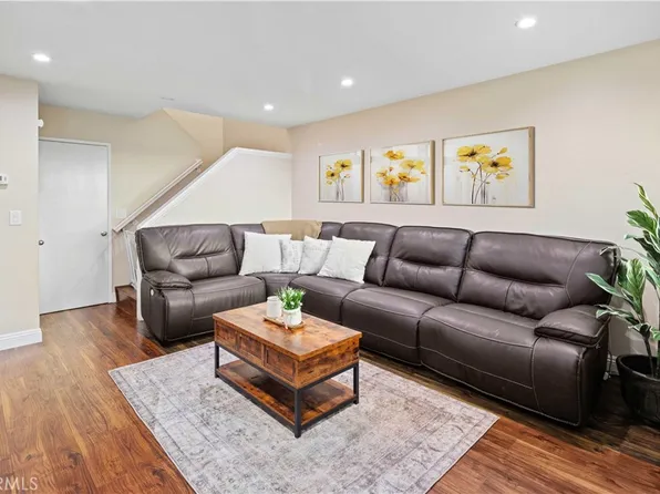 23540 Newhall Ave APT 4, Santa Clarita, CA 91321