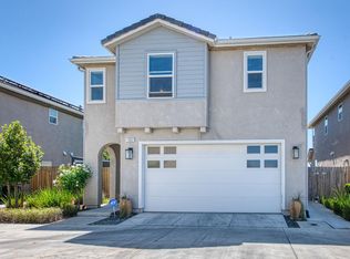 1992 Kelly Ln, Clovis, CA 93611
