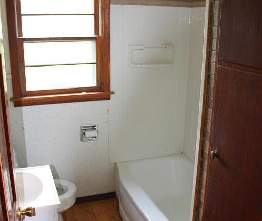 5th image of 315 NE Oak St