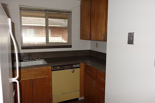2nd image of 520 NE 112th St APT 04