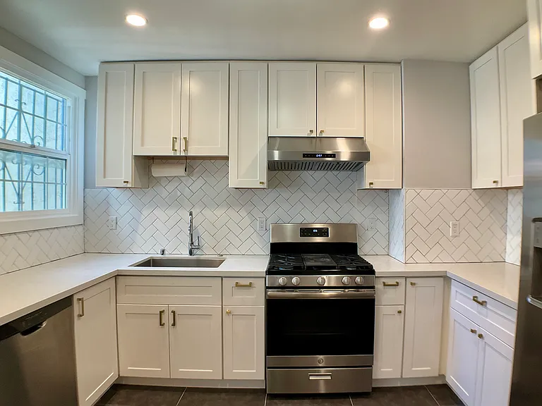 808 Templeton Ave — Photo 9