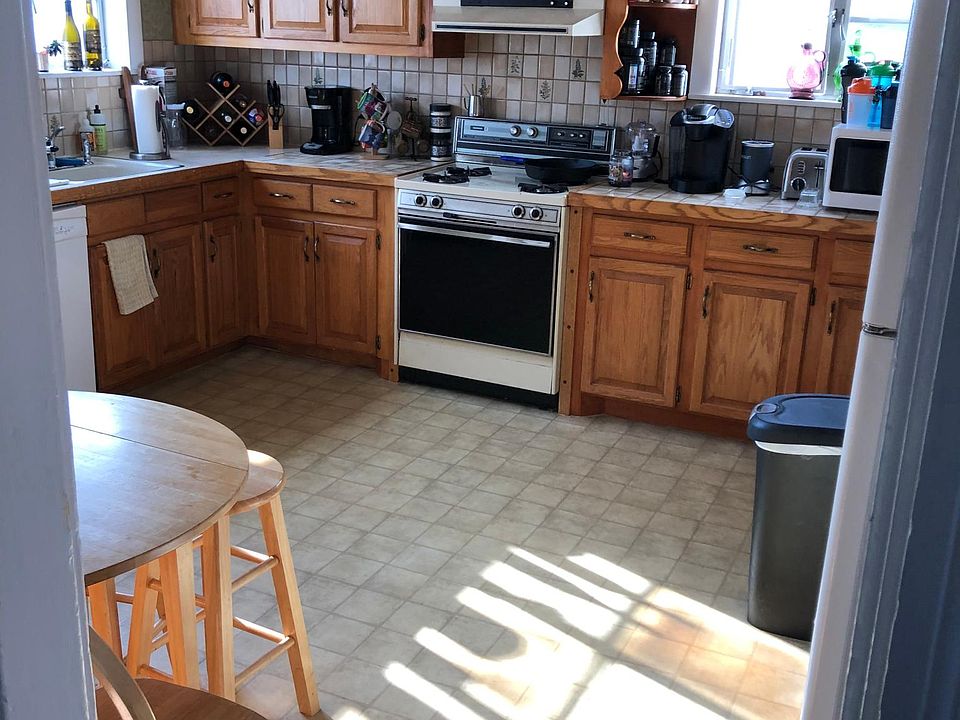Eat-in Kitchen