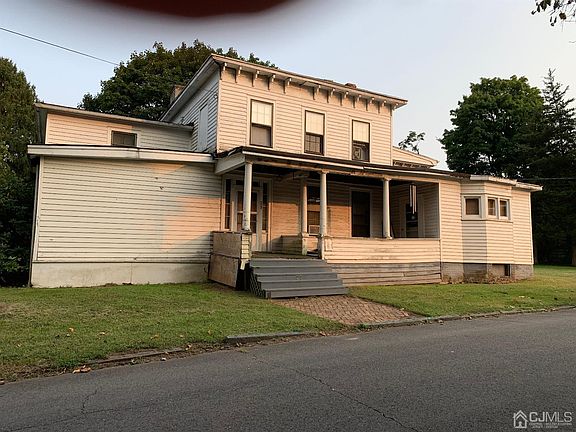 2nd image of 27 William St