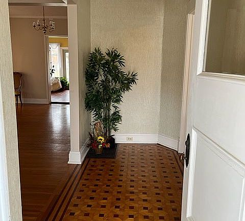 3rd image of 118 W Jones St