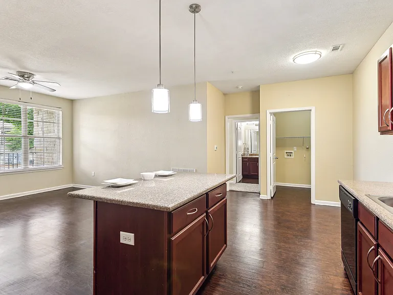Overlook at Stone Oak Park Apartments — Photo 17