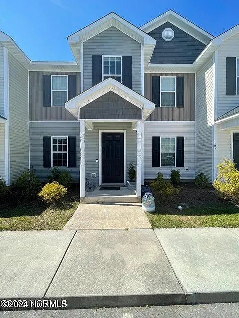105 W Murrow Ln