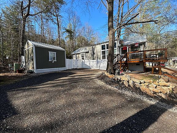 3rd image of 28 Smithfield Cir