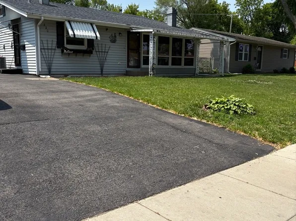 220 Harrison St, Carpentersville, IL 60110