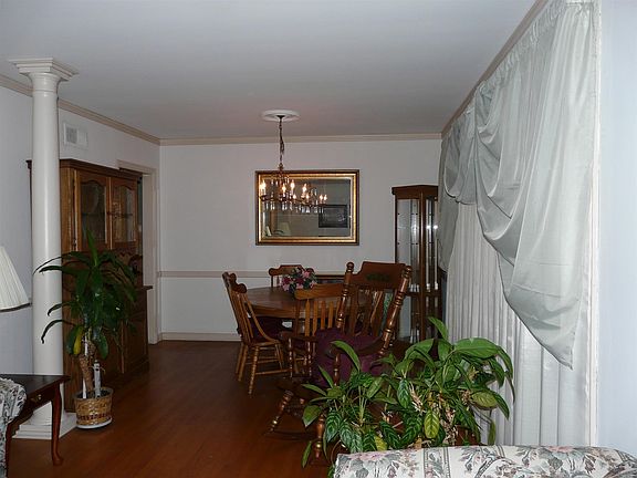 3rd image of 493 Brentlawn Dr