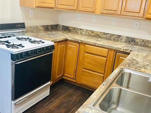 4th image of 1101 Village Dr