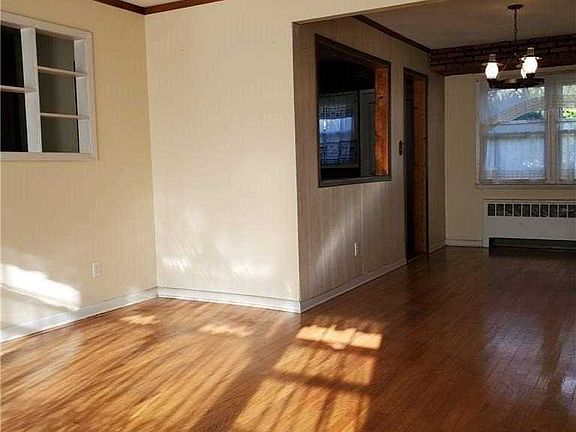 4th image of 27 Vermont St