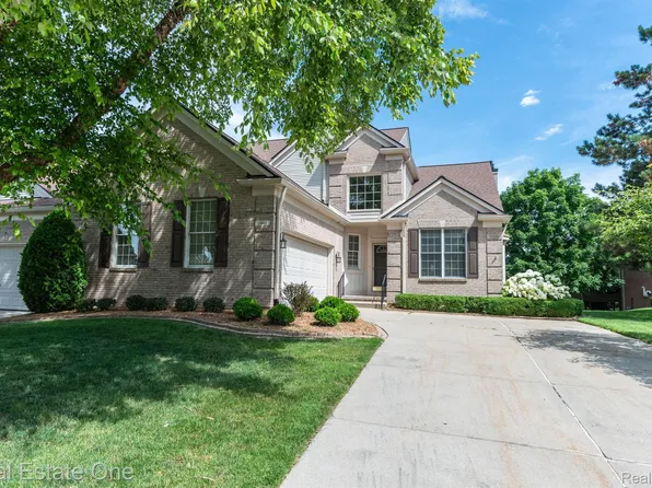 1941 Dunham Dr, Rochester, MI 48306