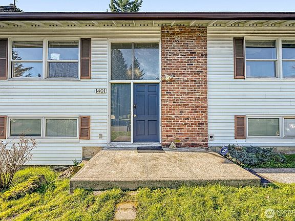 3rd image of 1401 Lake Youngs Way SE