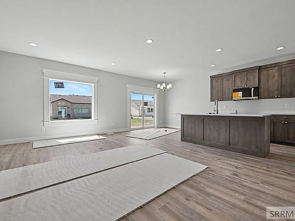 2nd image of 3076 Elixir Rd