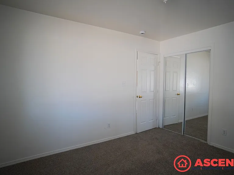 528 Jackson St — Photo 8