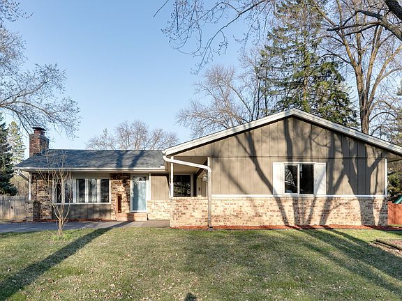 5th image of 2750 Queensland Ln N