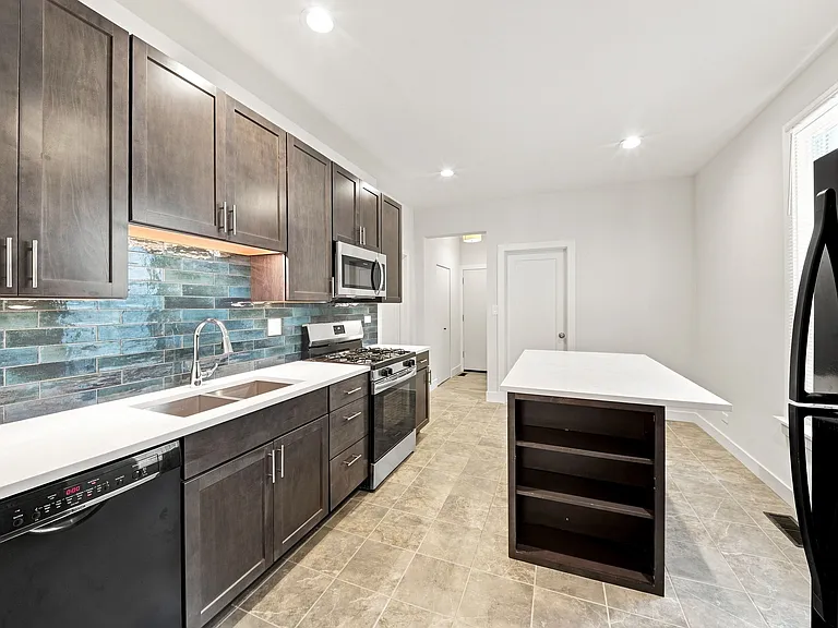 1931 N Saint Louis Ave #1 — Photo 2