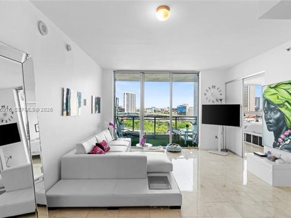 90 SW 3rd St APT 1209