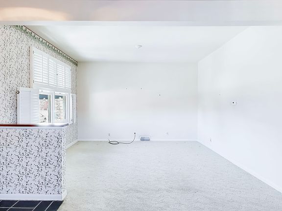 3rd image of 6516 N Nordica Ave