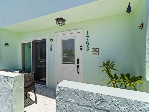 1753 Dawn St, Sarasota, FL 34231