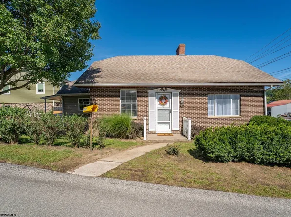 28 Dent Ave, Granville, WV 26534