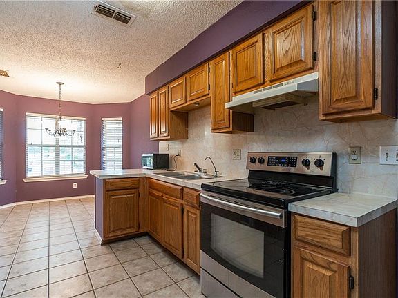 5th image of 2929 E Hapner St