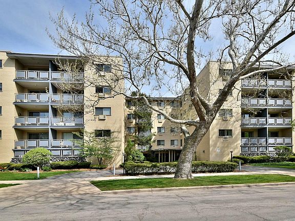 2nd image of 1040 Erie St APT 204