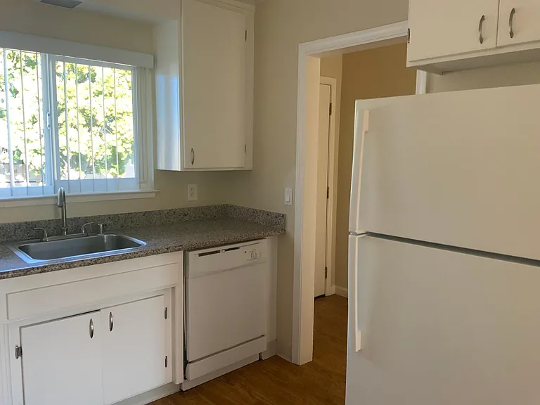 415 Acalanes Apartments — Photo 29