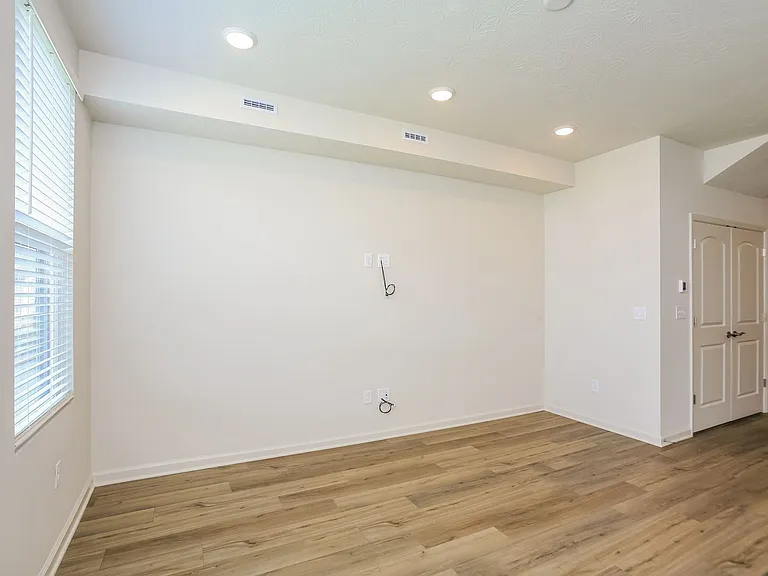 9738 Behner Dr — Photo 6