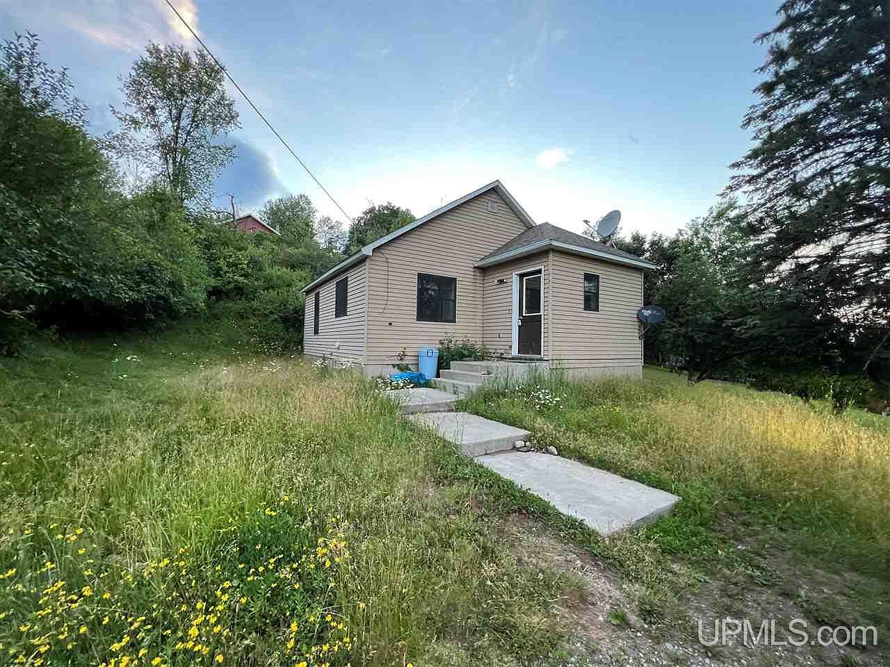 101 W 2nd St, Caspian, MI 49915 Zillow