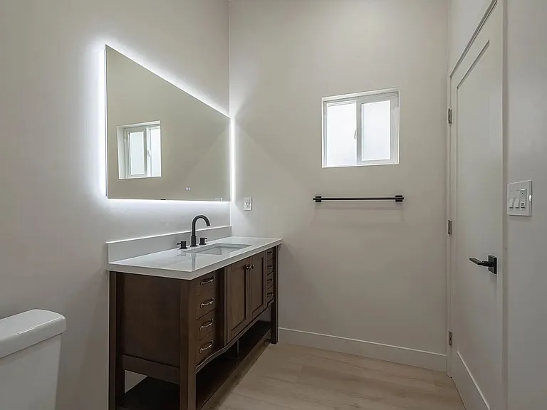 987 Harcourt Ave — Photo 14